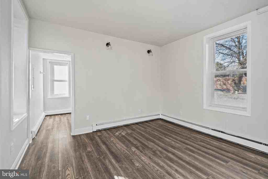 148 Walnut St ##3 - Photo 5 of 13