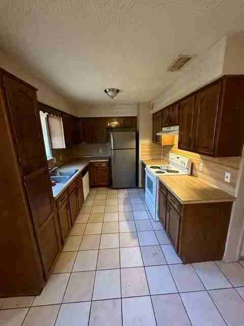 802 Alameda Rd - Photo 3 of 13