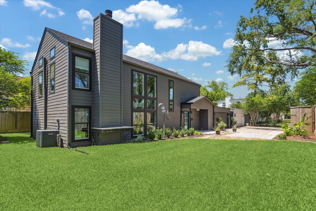 7703 Bobbitt Ln #D - Photo 2 of 27