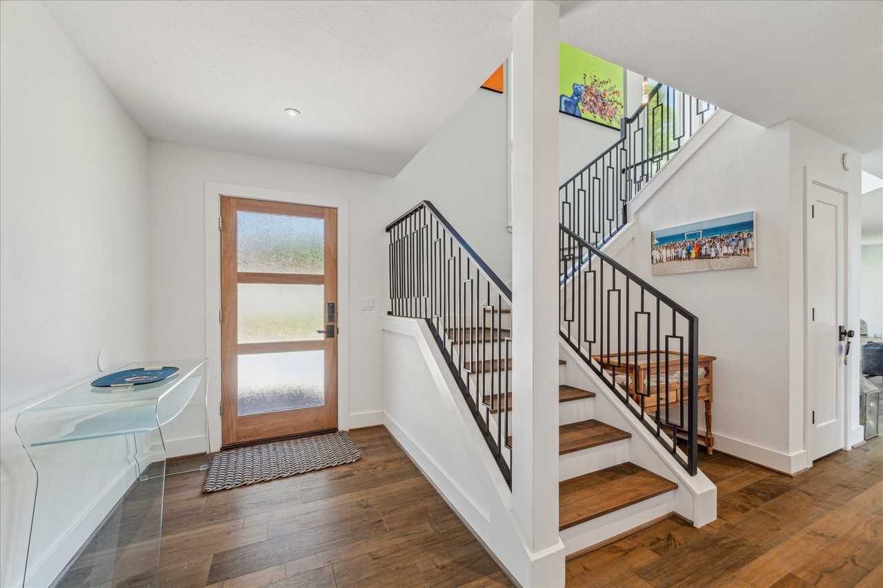 7703 Bobbitt Ln #D - Photo 4 of 27