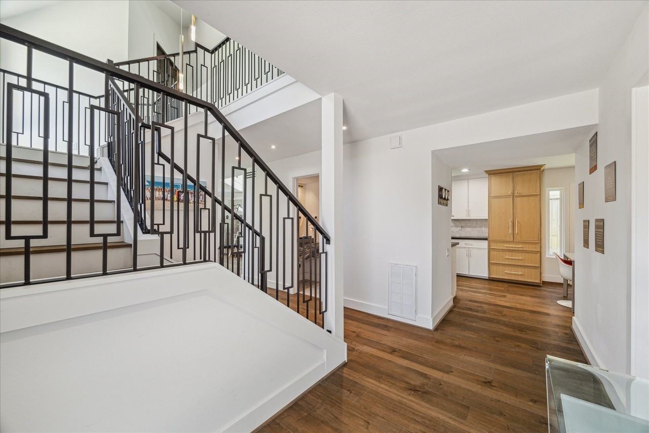 7703 Bobbitt Ln #D - Photo 5 of 27