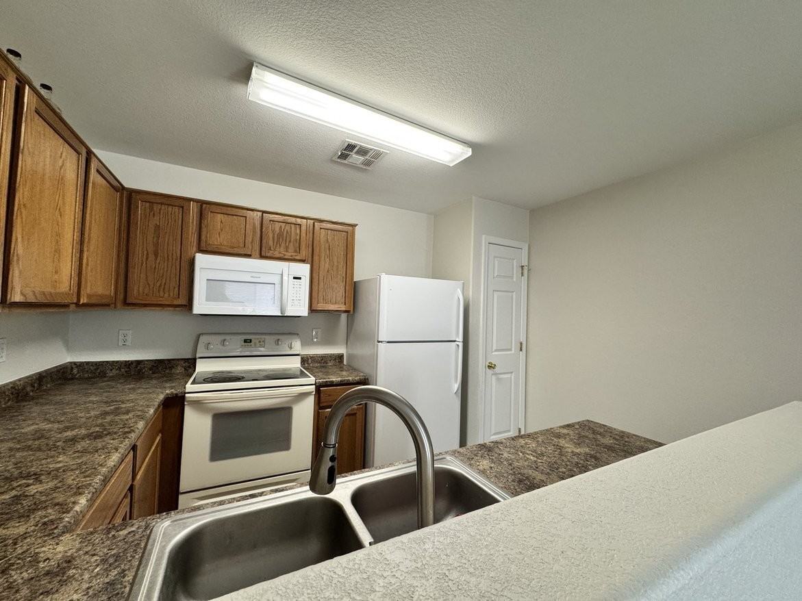 46067 W Sheridan Rd - Photo 4 of 17