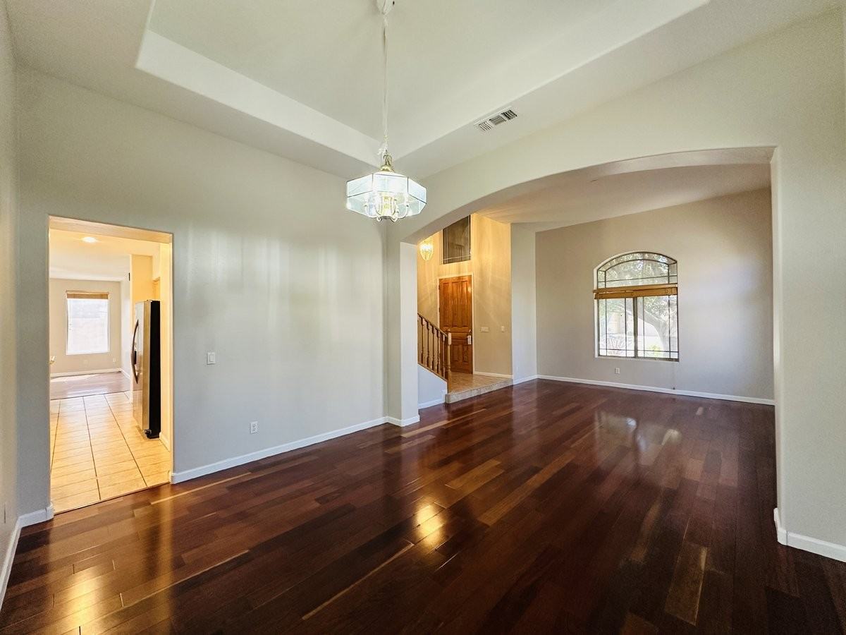 672 W Raven Dr - Photo 3 of 50