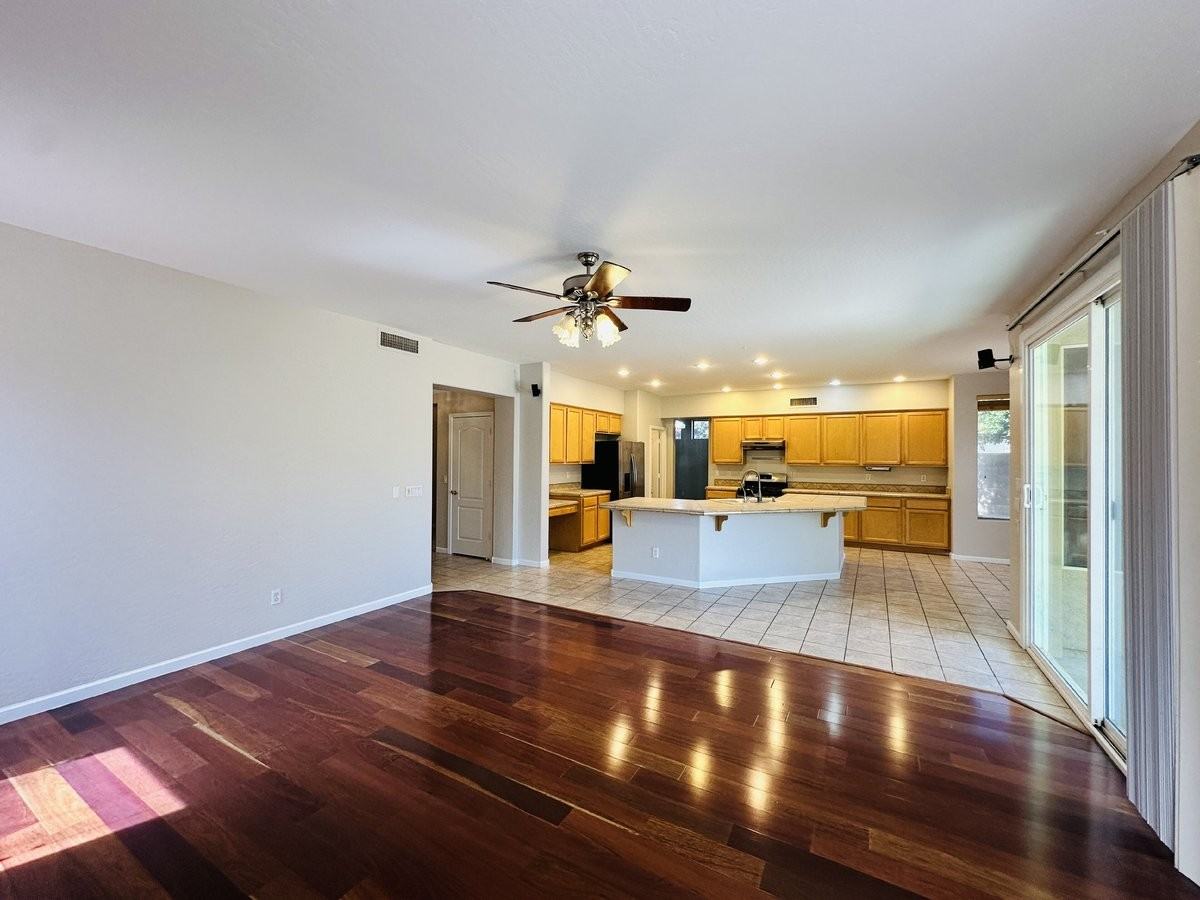 672 W Raven Dr - Photo 5 of 50