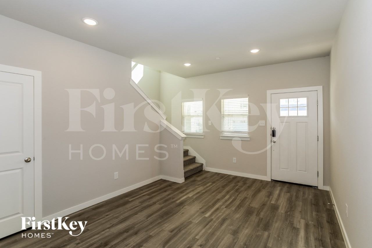 619 Ava Trl - Photo 2 of 16