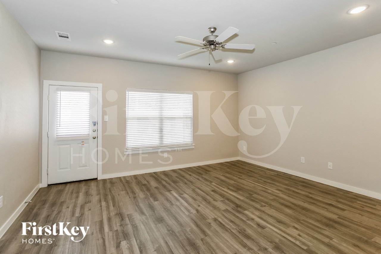 619 Ava Trl - Photo 3 of 16