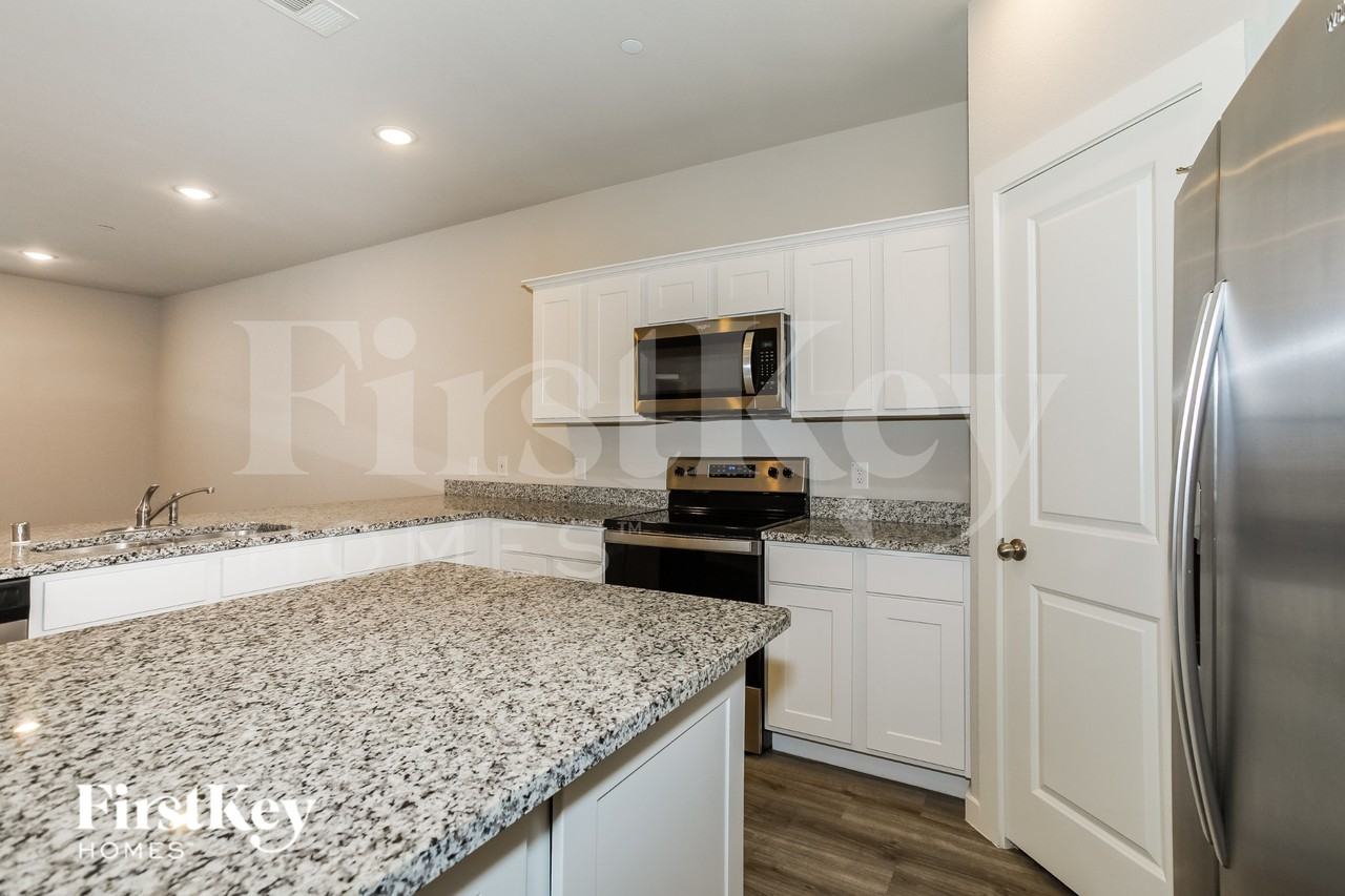 619 Ava Trl - Photo 5 of 16