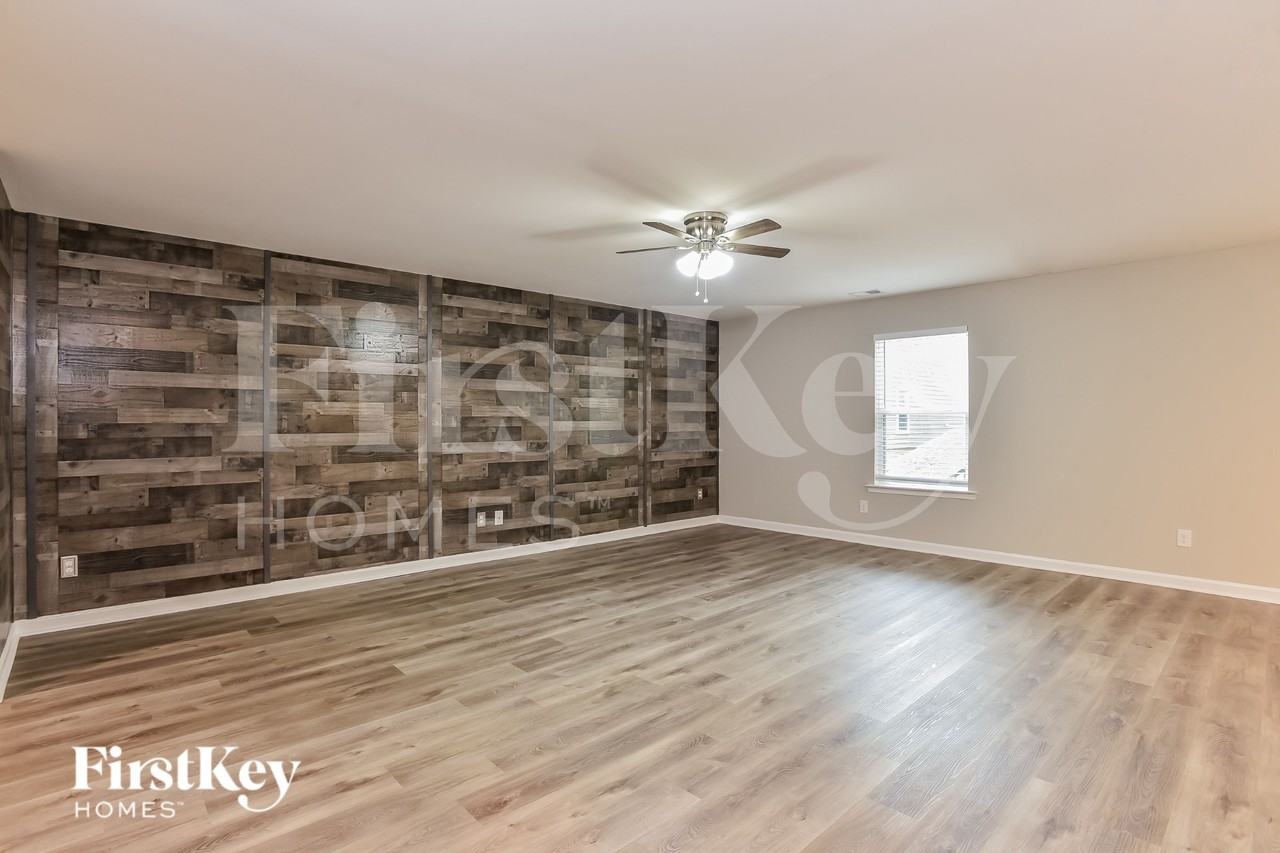 304 Sportsman Dr - Photo 2 of 15