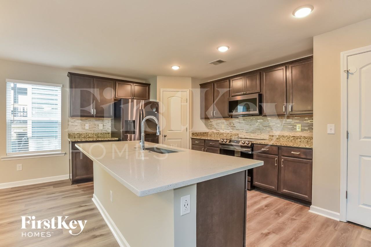 304 Sportsman Dr - Photo 5 of 15