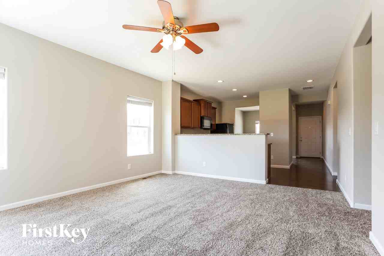 9524 Cherry Ln - Photo 3 of 15