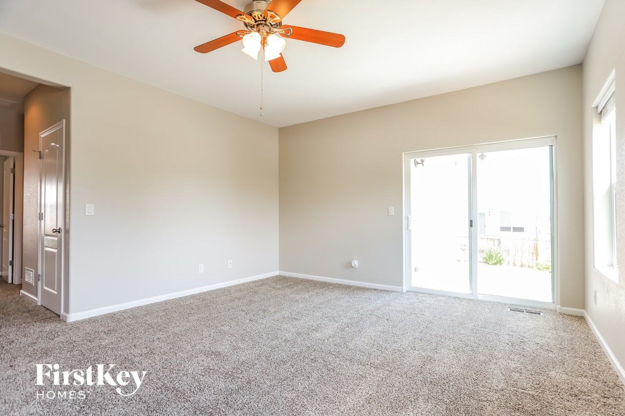 9524 Cherry Ln - Photo 4 of 15