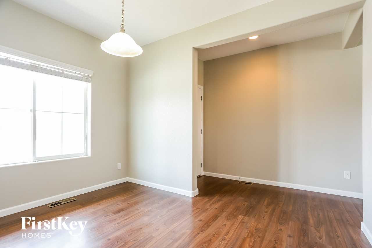 9524 Cherry Ln - Photo 5 of 15