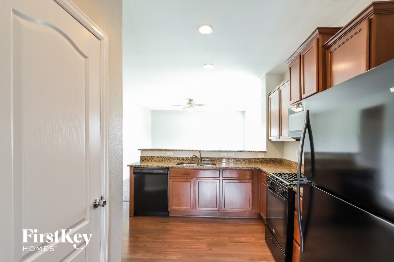 9524 Cherry Ln - Photo 6 of 15