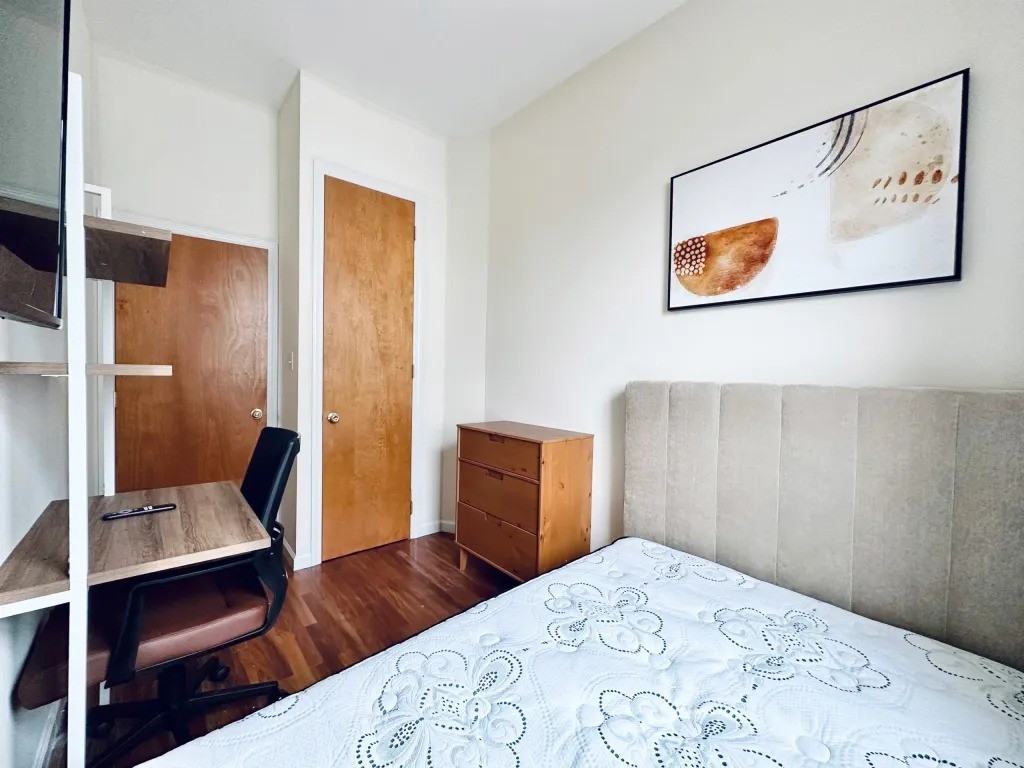 Private Bedroom in 4 Bedroom/1 Bathroom Home - Photo 3 of 9