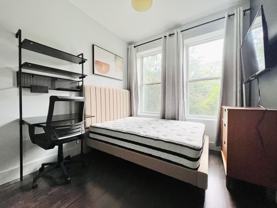 Private Bedroom in 5 Bedroom/2 Bathroom Home - Photo 1 of 1