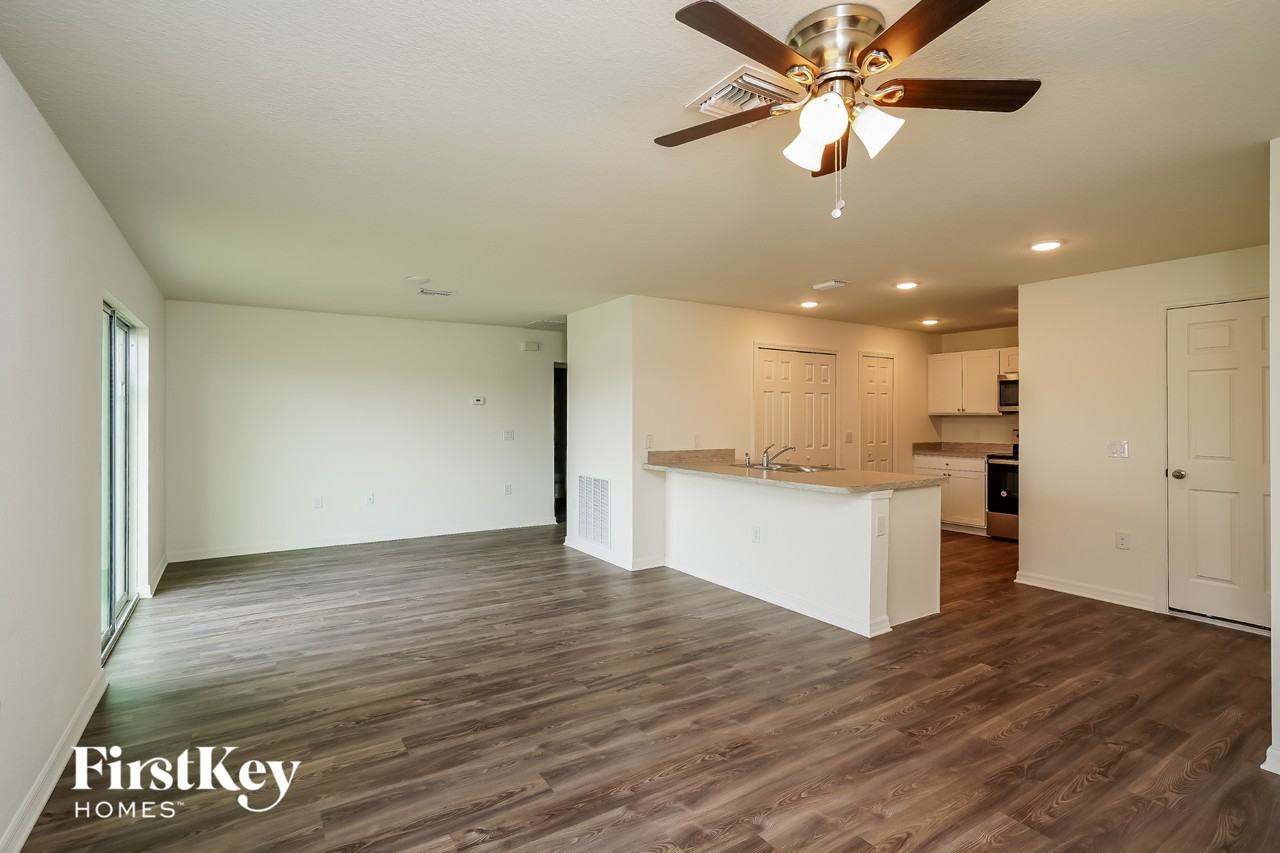 2204 Ne 22nd Pl - Photo 2 of 15