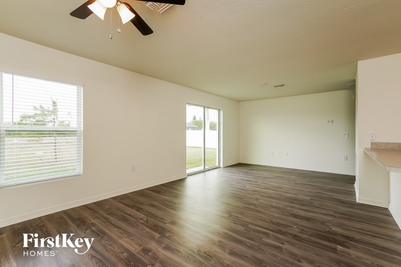 2204 Ne 22nd Pl - Photo 3 of 15