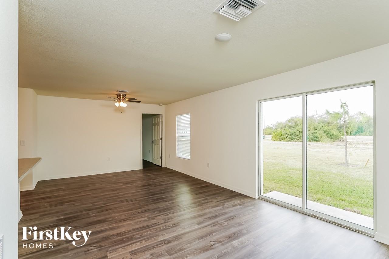 2204 Ne 22nd Pl - Photo 4 of 15