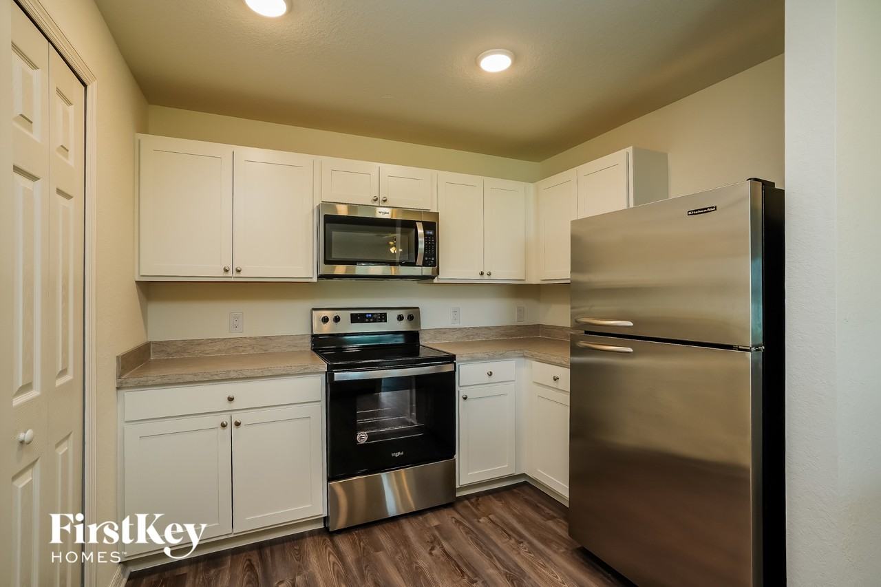 2204 Ne 22nd Pl - Photo 6 of 15