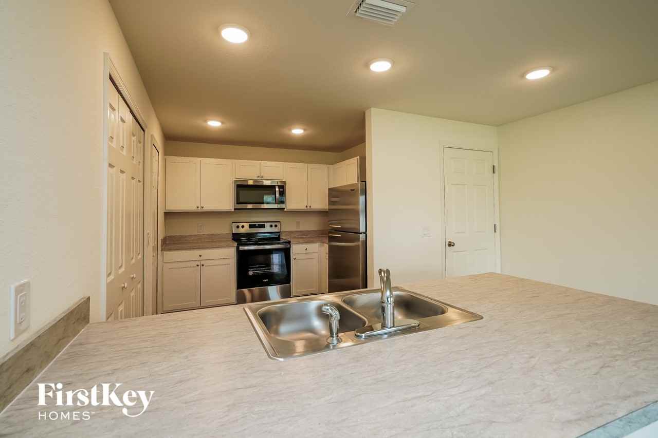 2204 Ne 22nd Pl - Photo 7 of 15