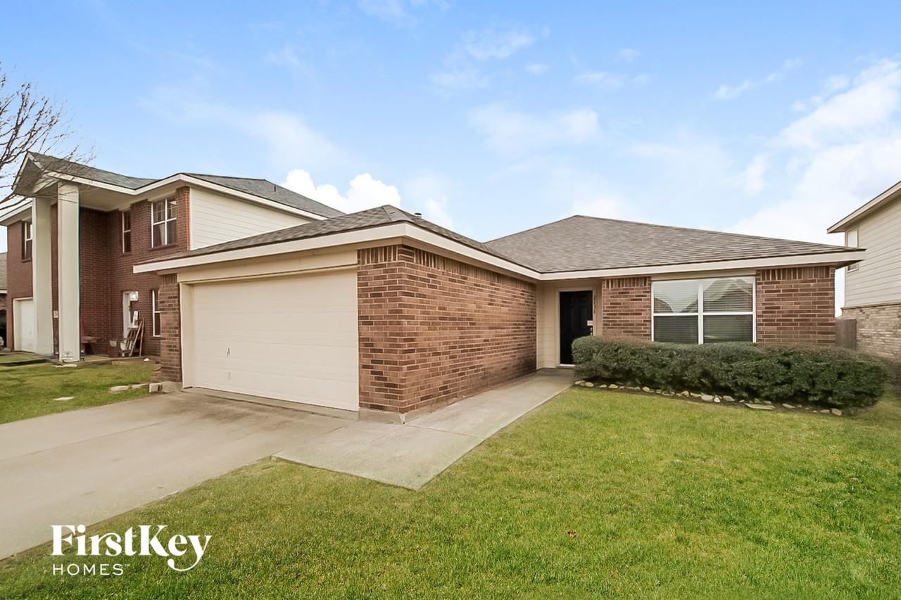 2136 Benning Way - Photo 2 of 15