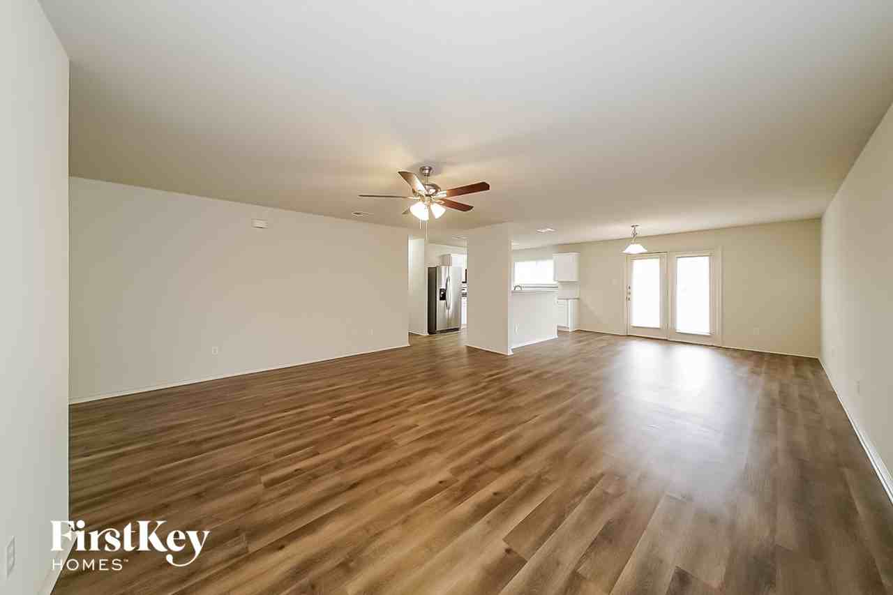 2136 Benning Way - Photo 3 of 15