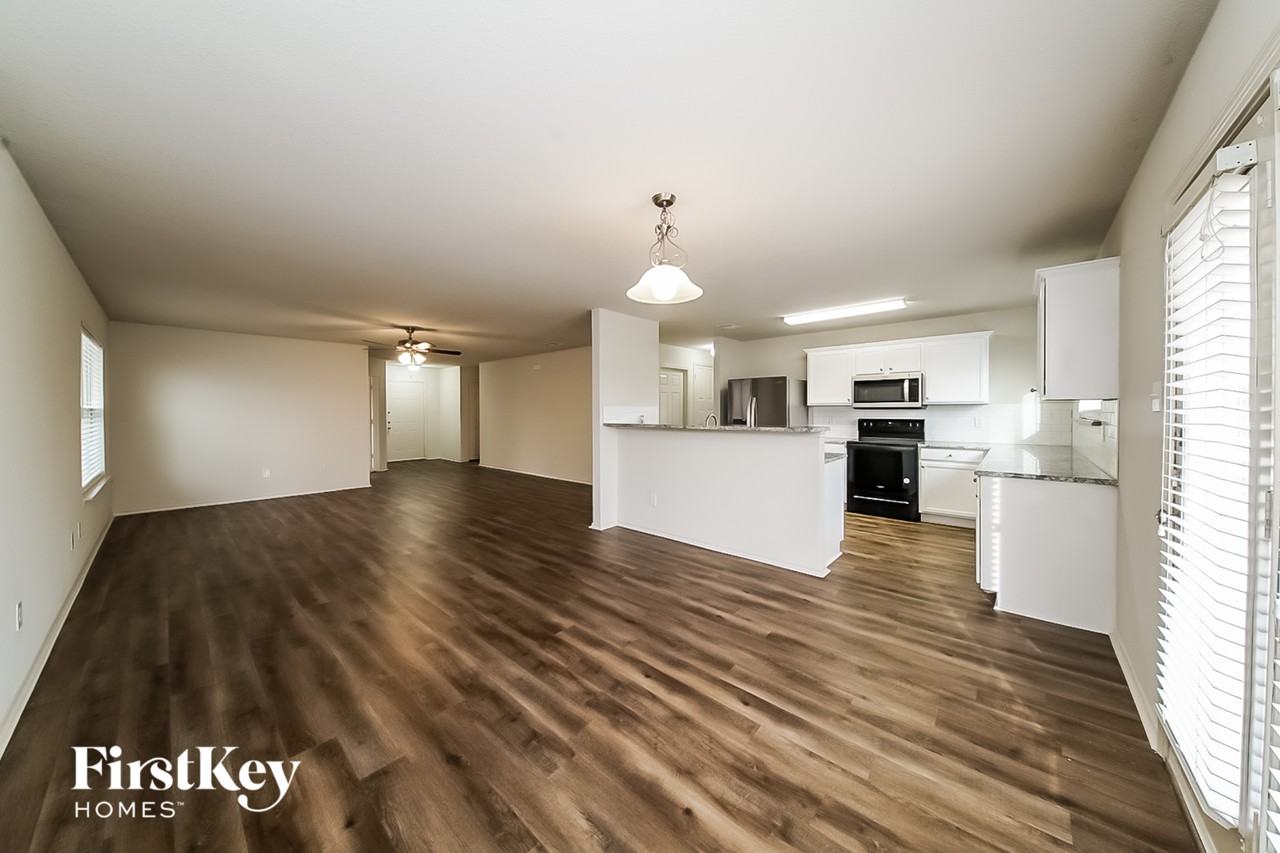 2136 Benning Way - Photo 4 of 15