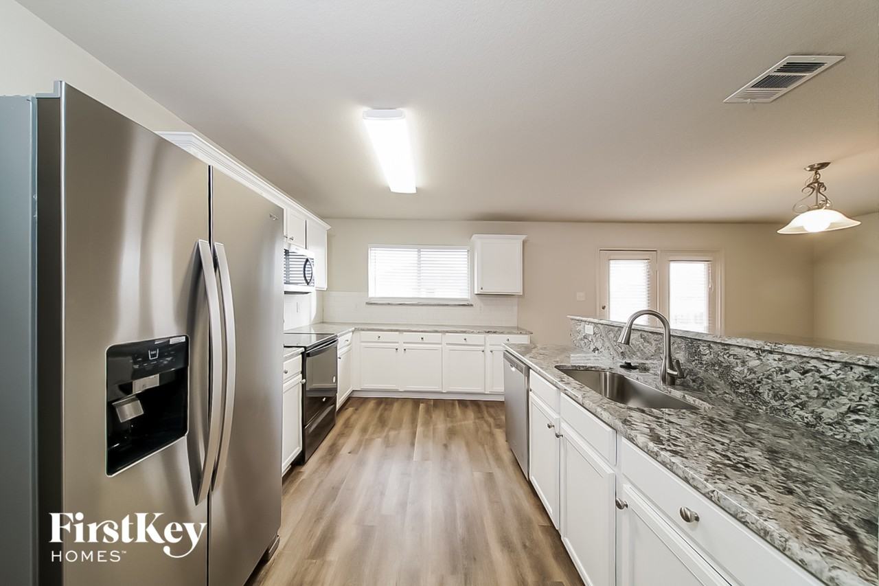 2136 Benning Way - Photo 5 of 15