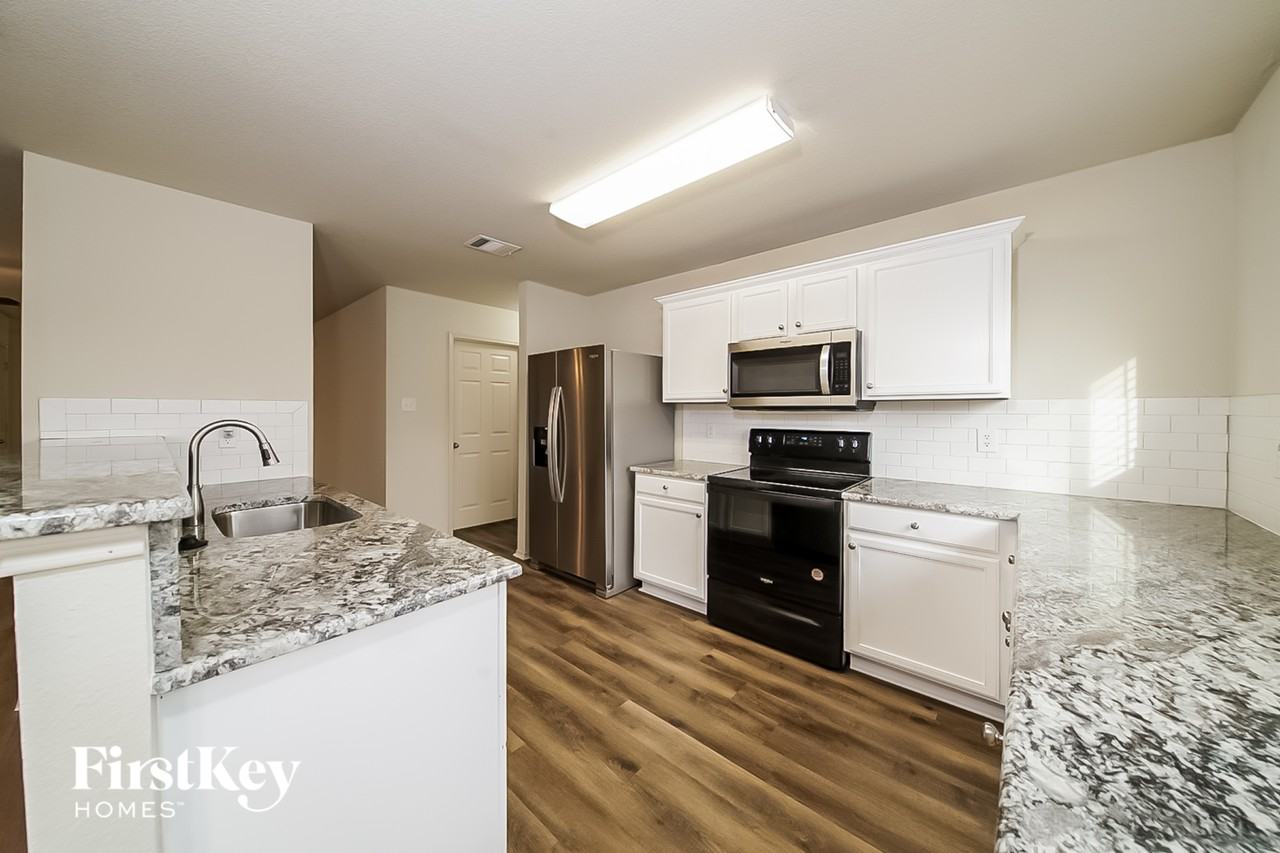 2136 Benning Way - Photo 6 of 15