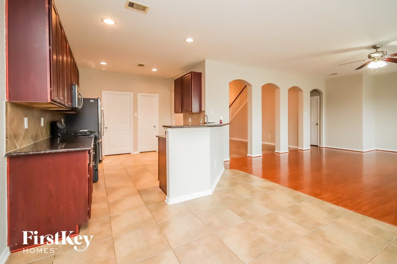 6707 Level Pond Ln - Photo 5 of 15