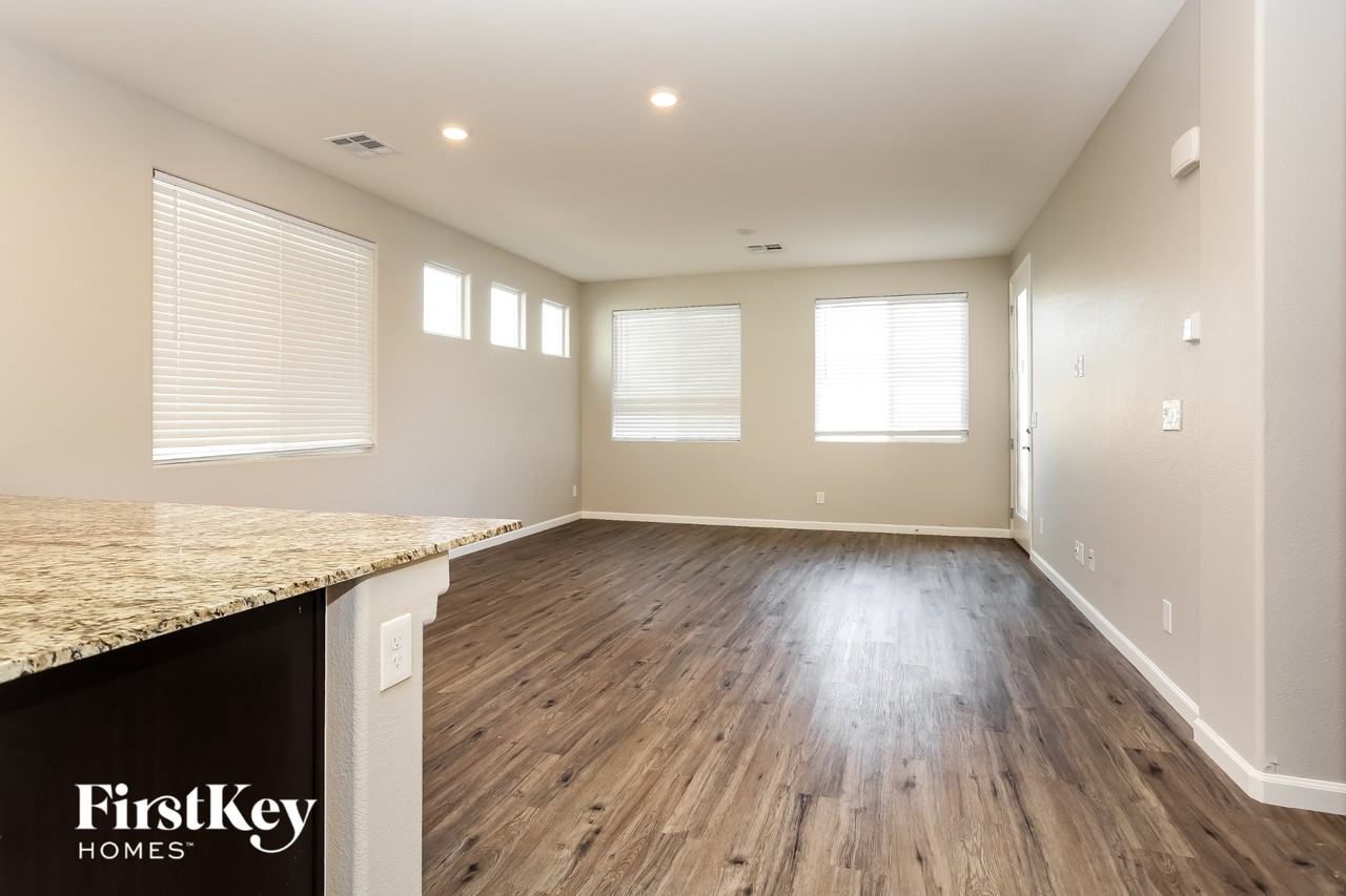 4340 Stardusk Falls Ave - Photo 3 of 15