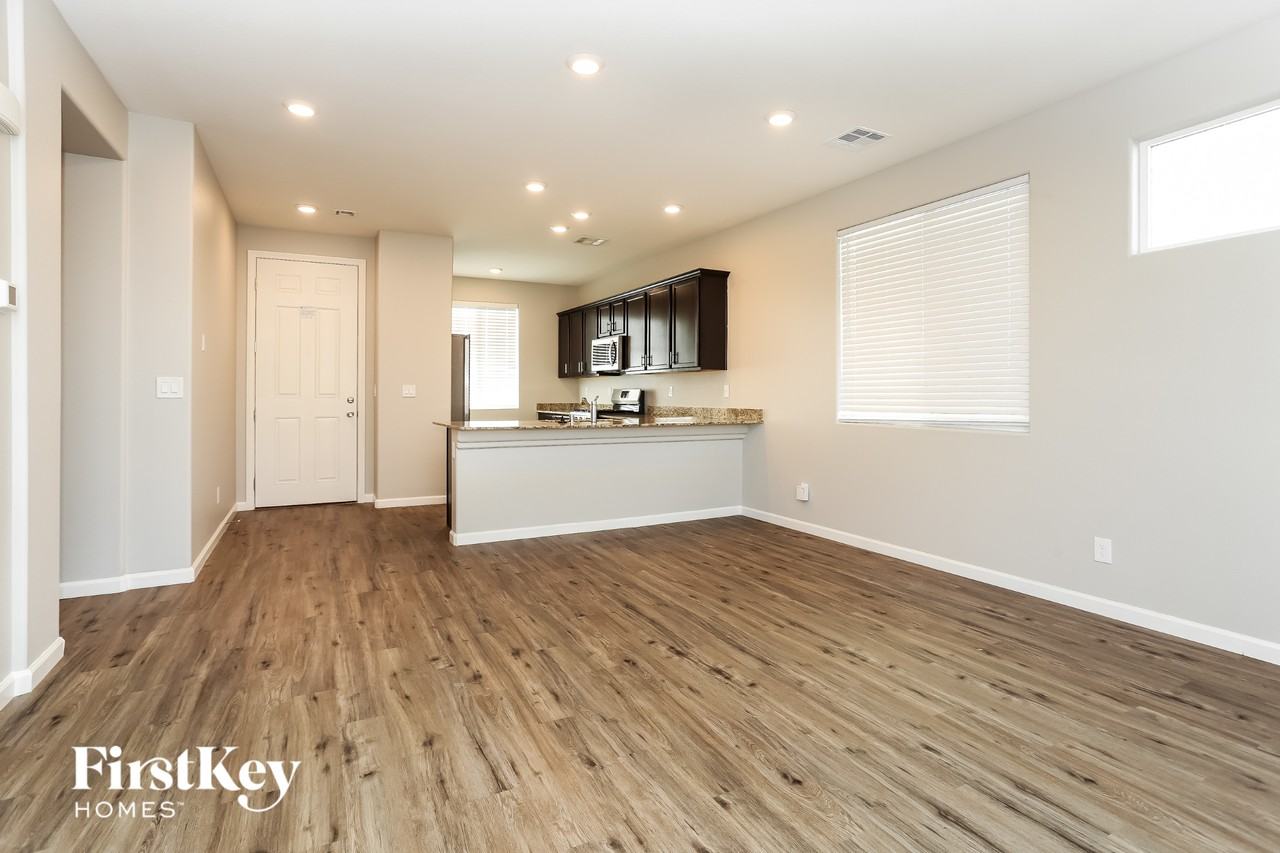 4340 Stardusk Falls Ave - Photo 4 of 15