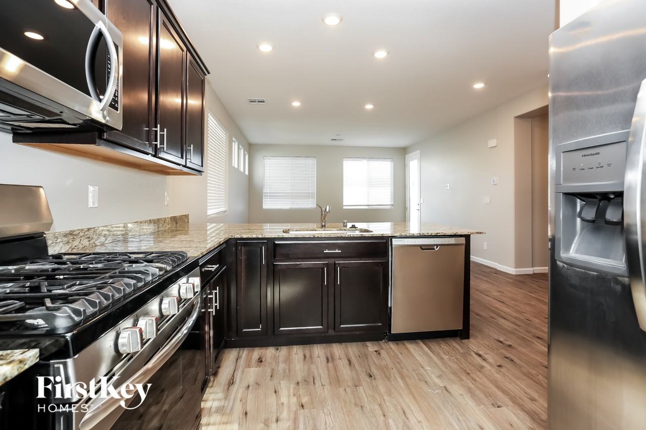 4340 Stardusk Falls Ave - Photo 6 of 15