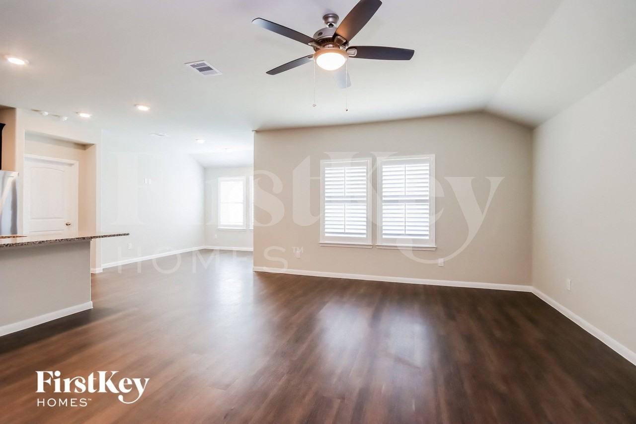 4606 Wildflower Way - Photo 3 of 15