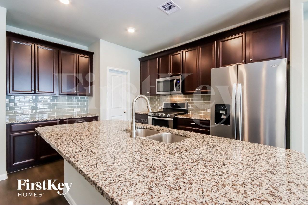 4606 Wildflower Way - Photo 5 of 15