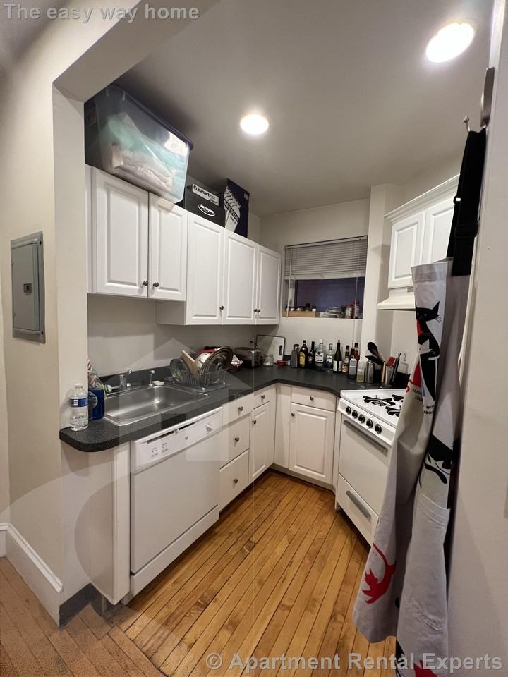 331A Harvard St #2 - Photo 5 of 14