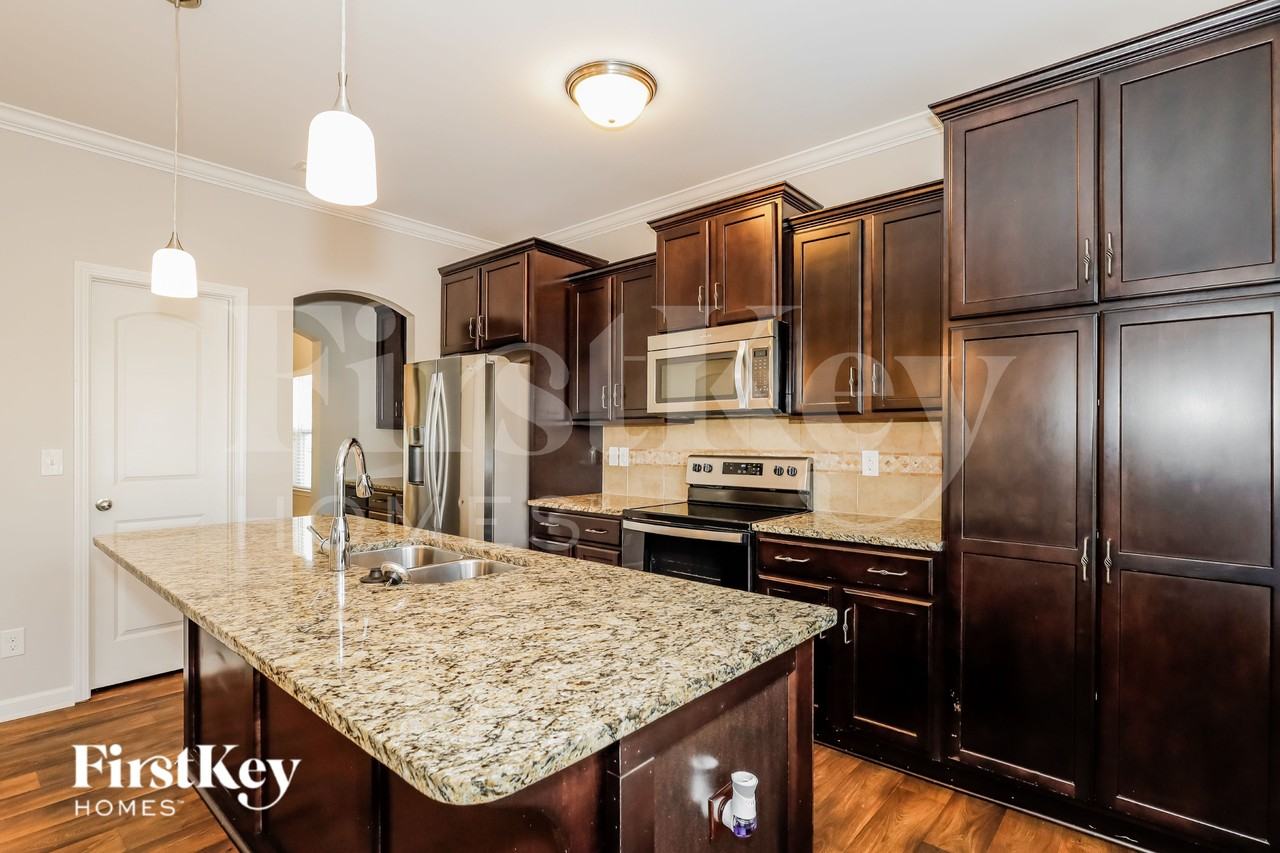 2080 Lake Vista Dr - Photo 6 of 15