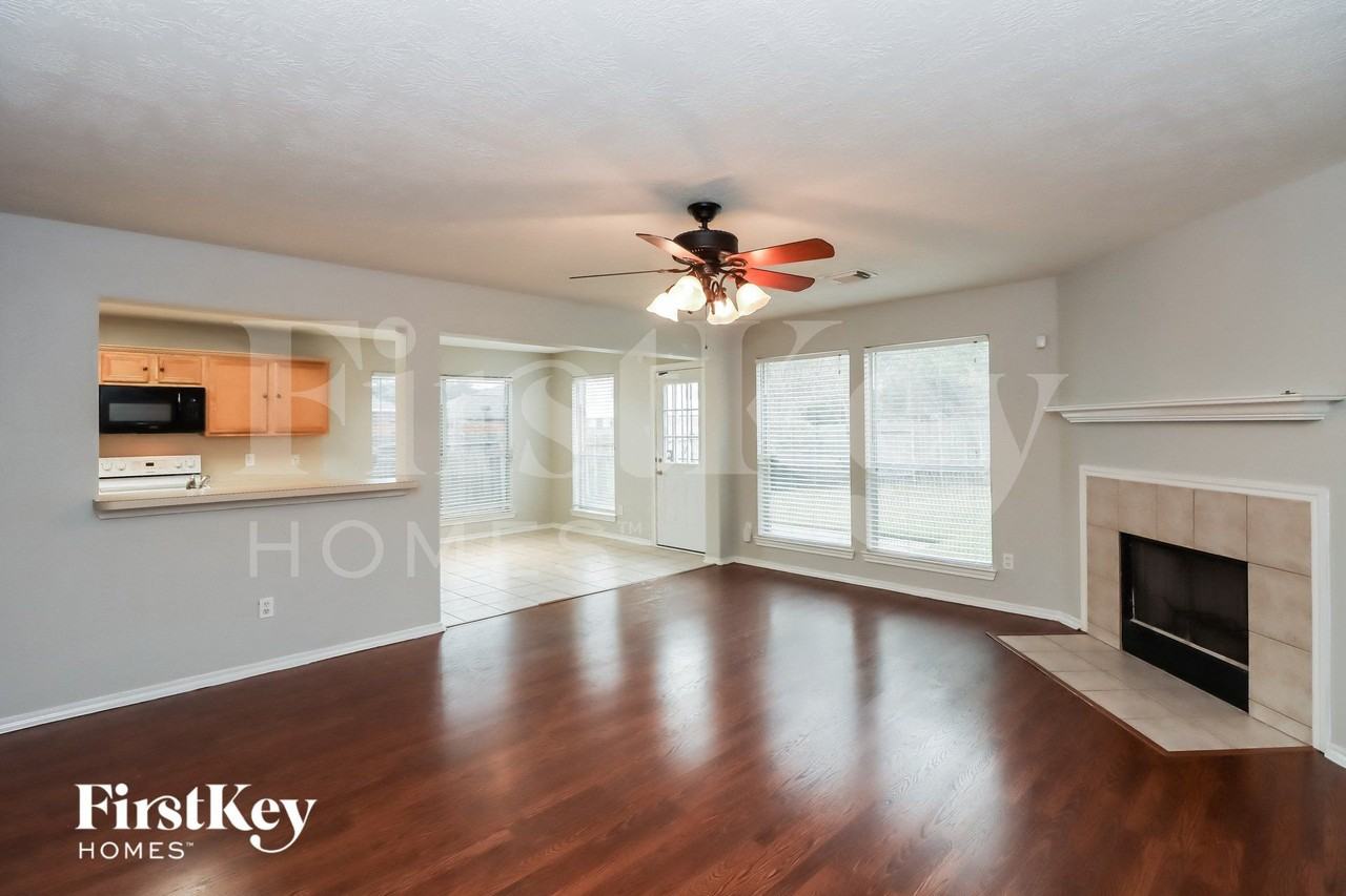 5703 Afton Ridge Ln - Photo 3 of 15