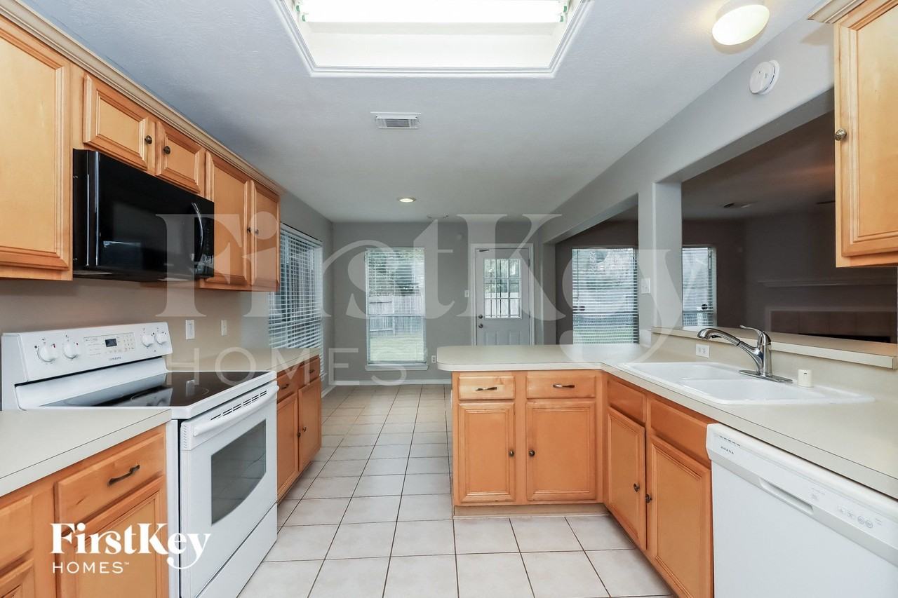 5703 Afton Ridge Ln - Photo 6 of 15