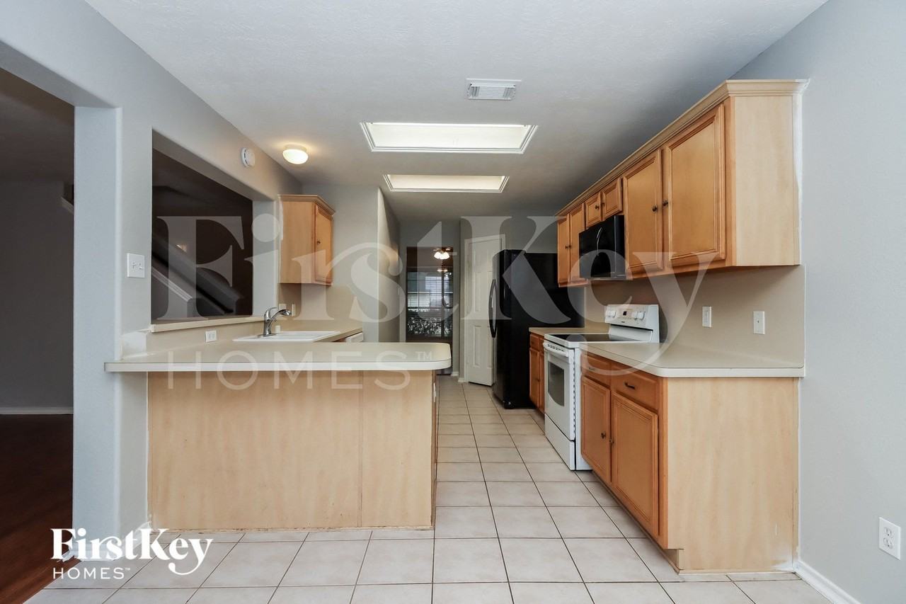 5703 Afton Ridge Ln - Photo 7 of 15