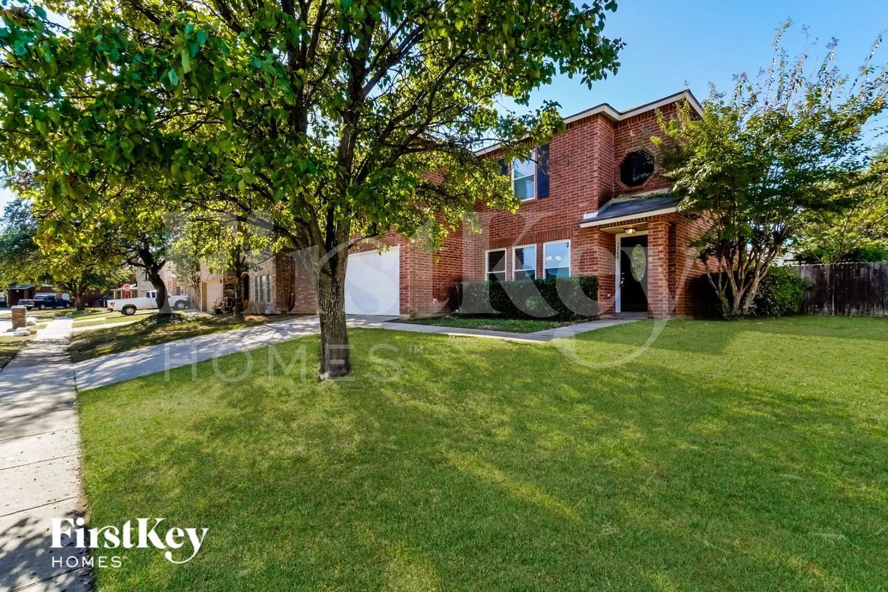 5240 Blue Cir - Photo 2 of 15