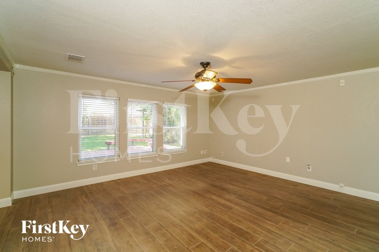 5240 Blue Cir - Photo 3 of 15