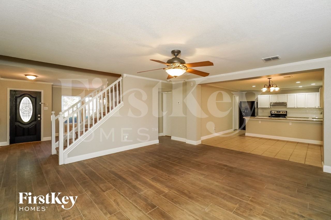 5240 Blue Cir - Photo 4 of 15