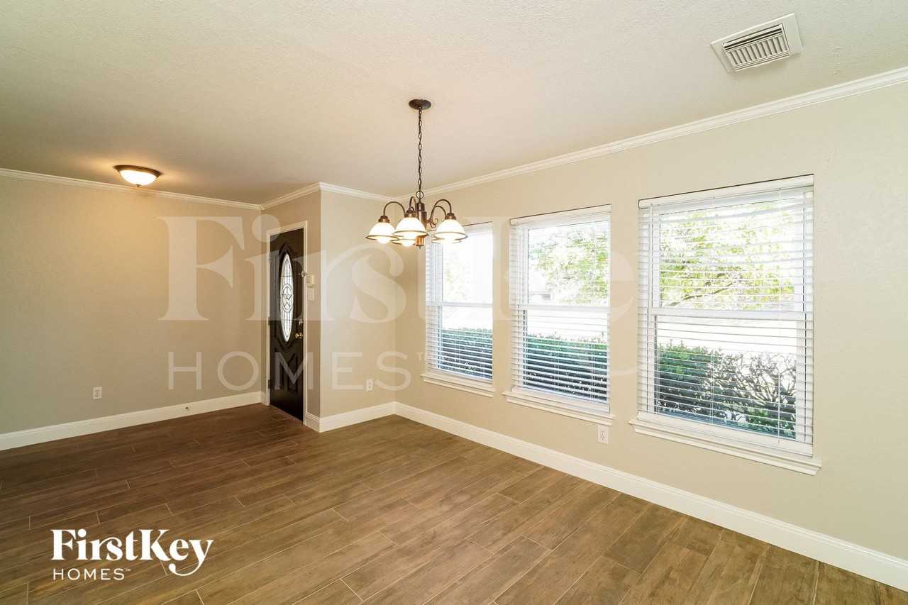 5240 Blue Cir - Photo 5 of 15