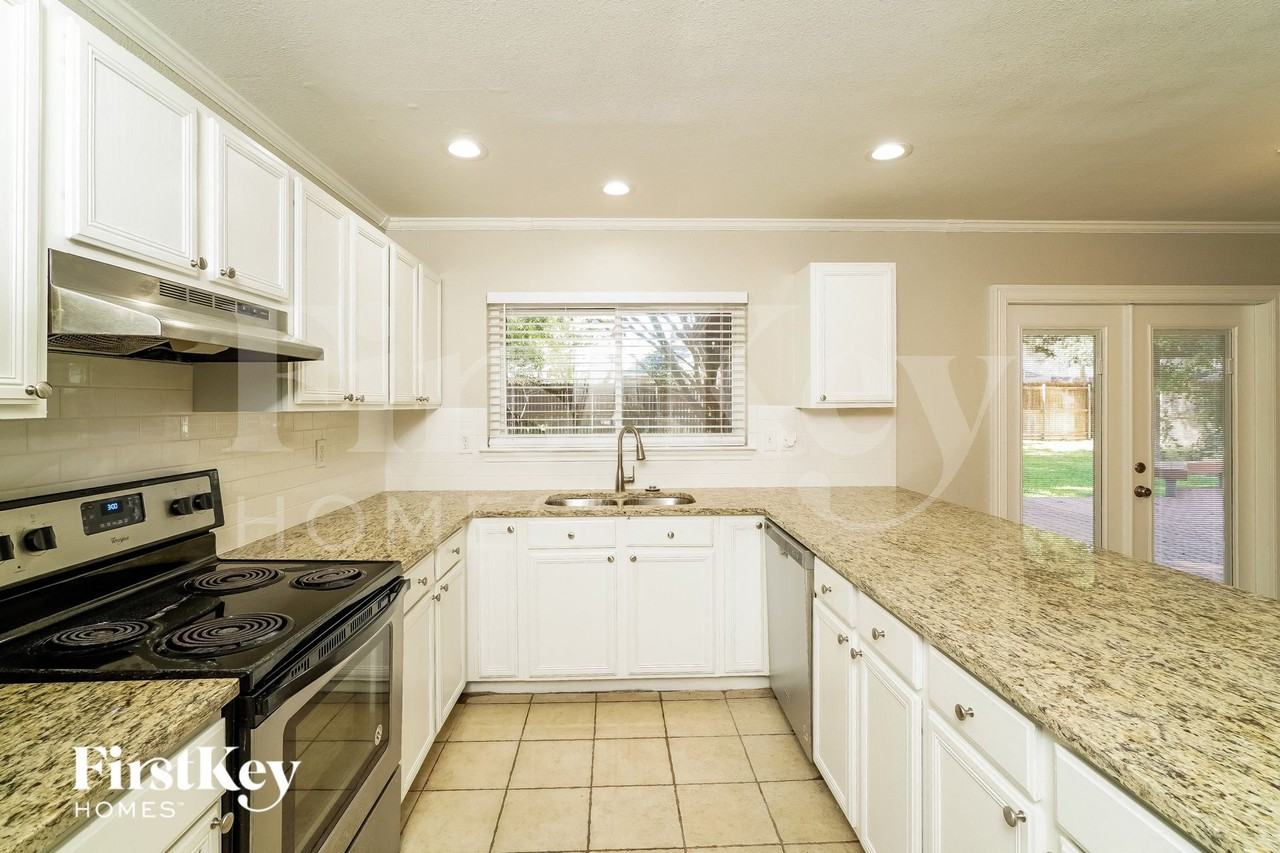 5240 Blue Cir - Photo 7 of 15