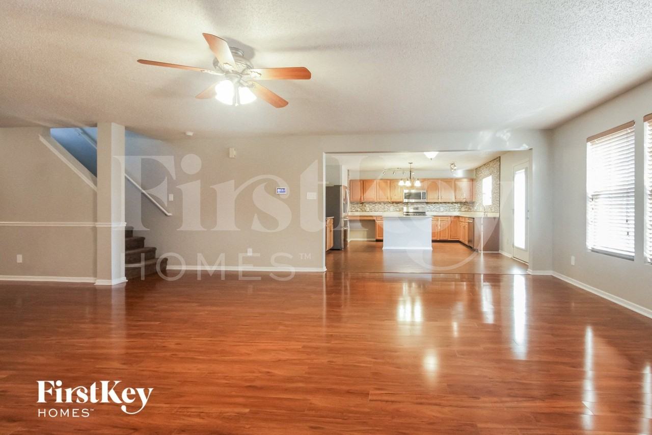 945 Brookhaven Dr - Photo 5 of 15