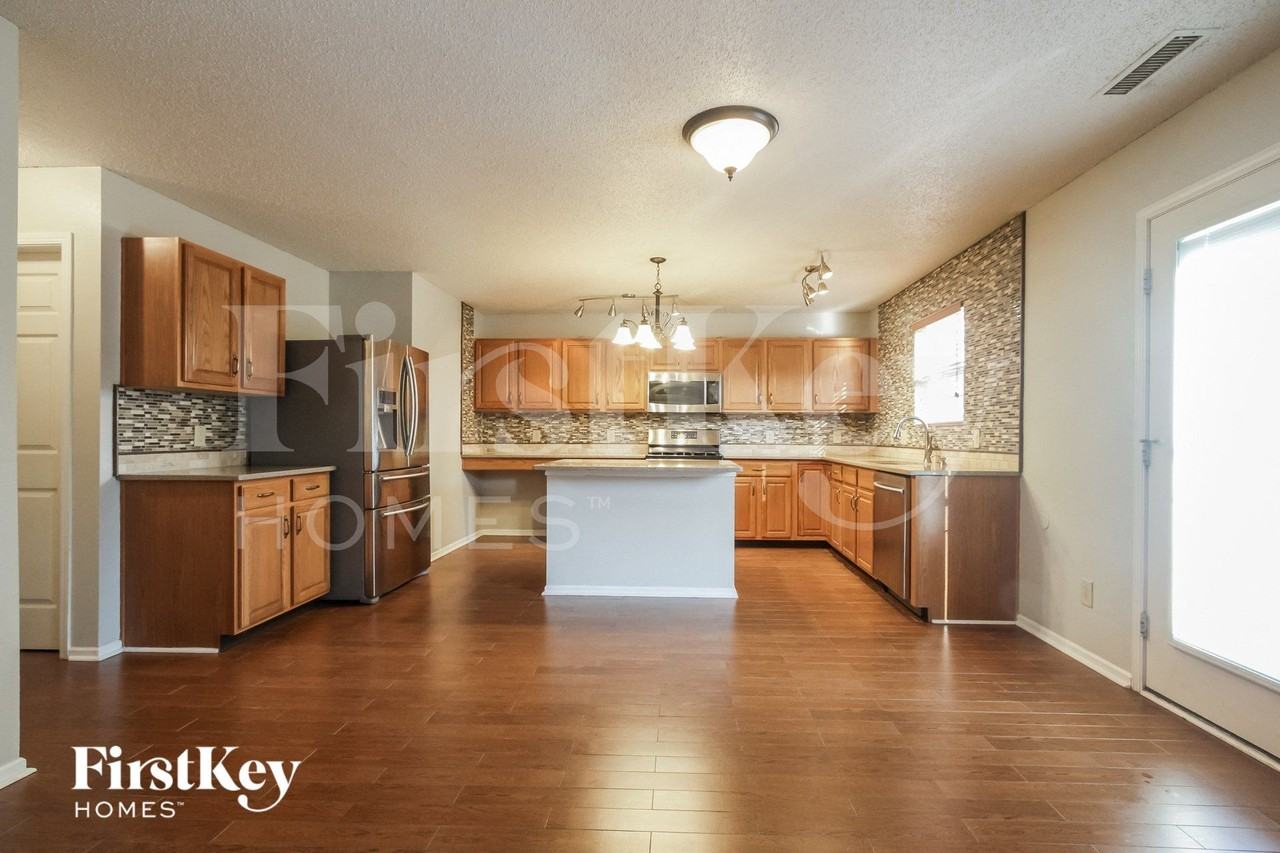 945 Brookhaven Dr - Photo 6 of 15