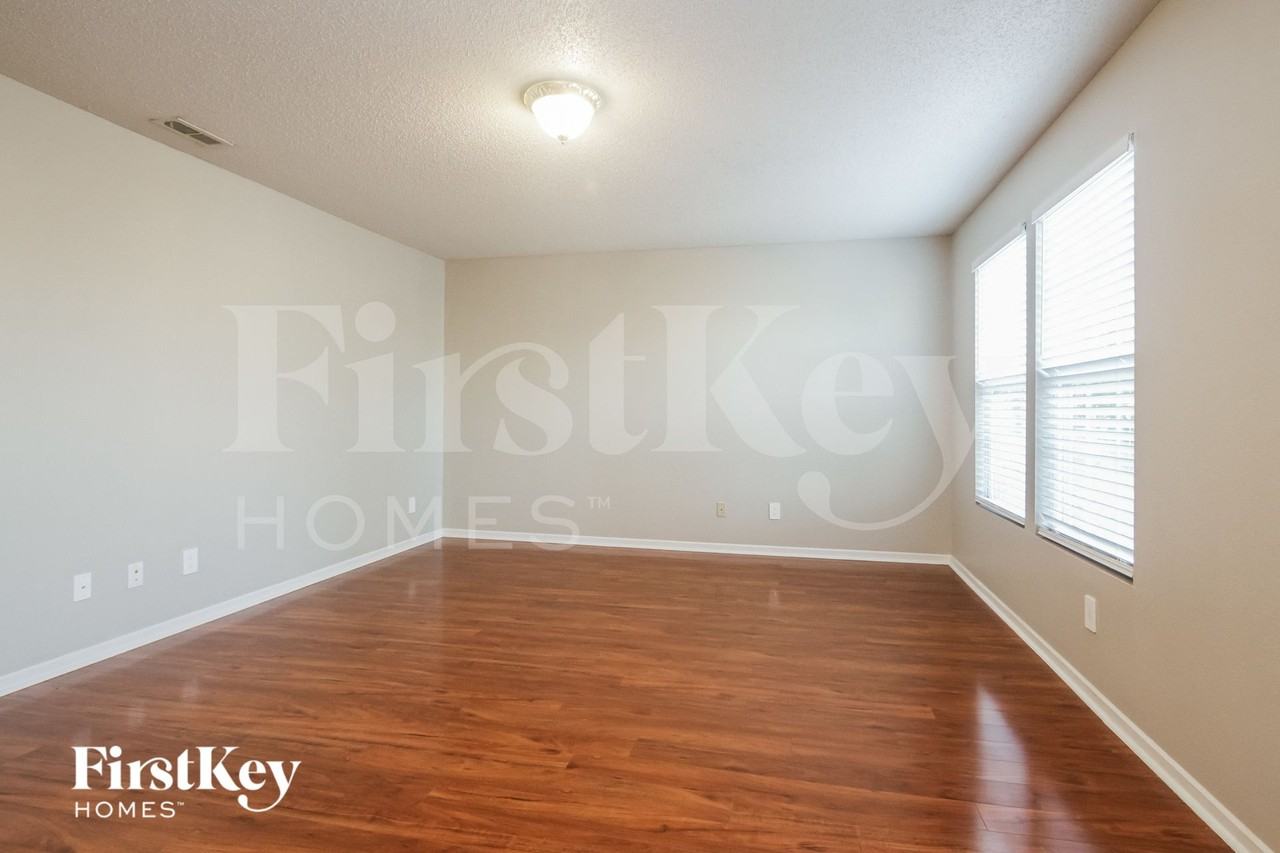 945 Brookhaven Dr - Photo 7 of 15