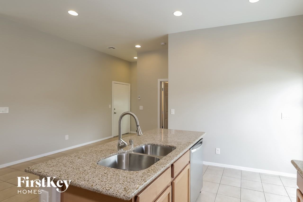 6707 Pocket Wood St - Photo 5 of 15