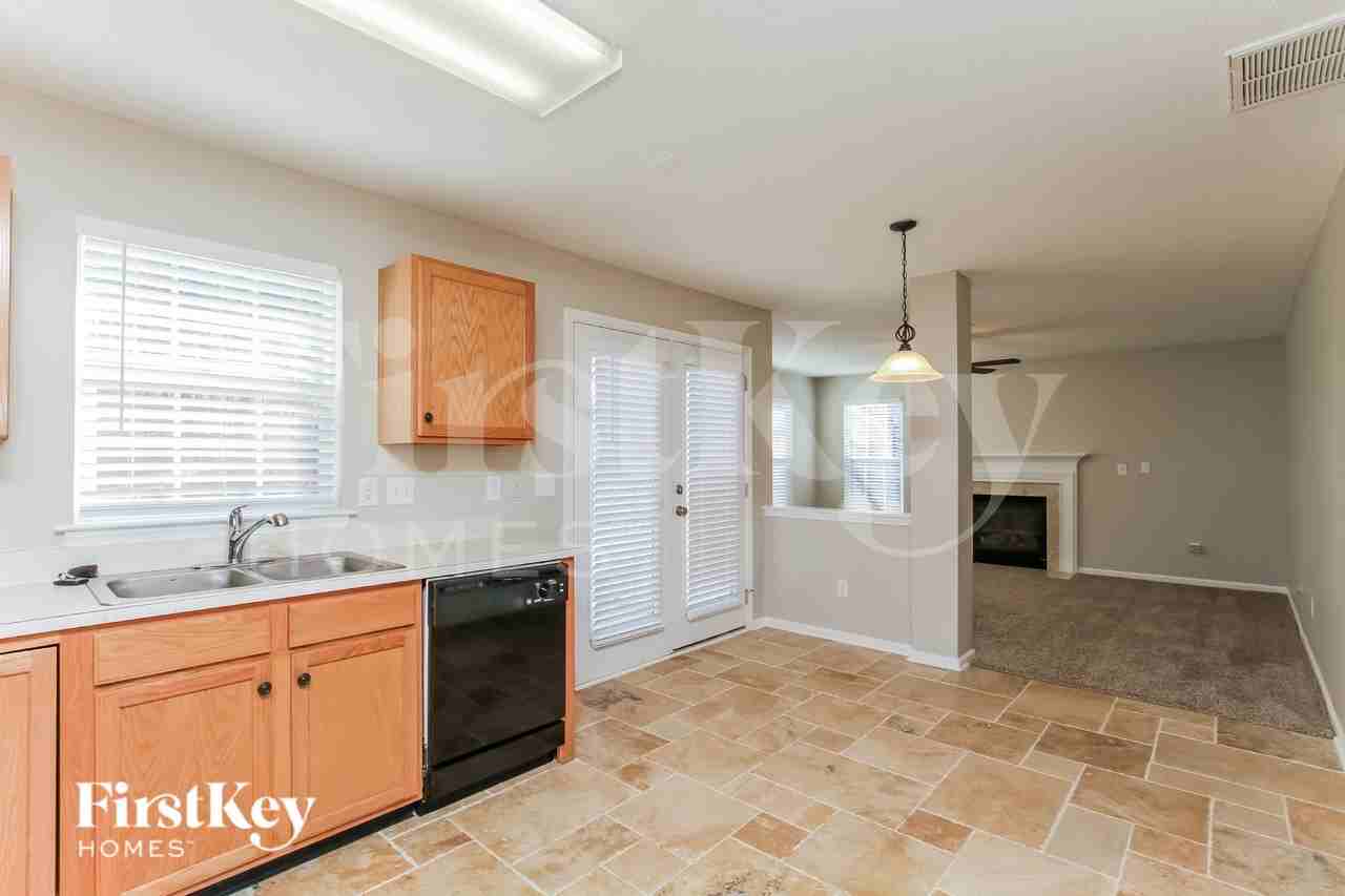 2816 Bridgeville Ln - Photo 6 of 15